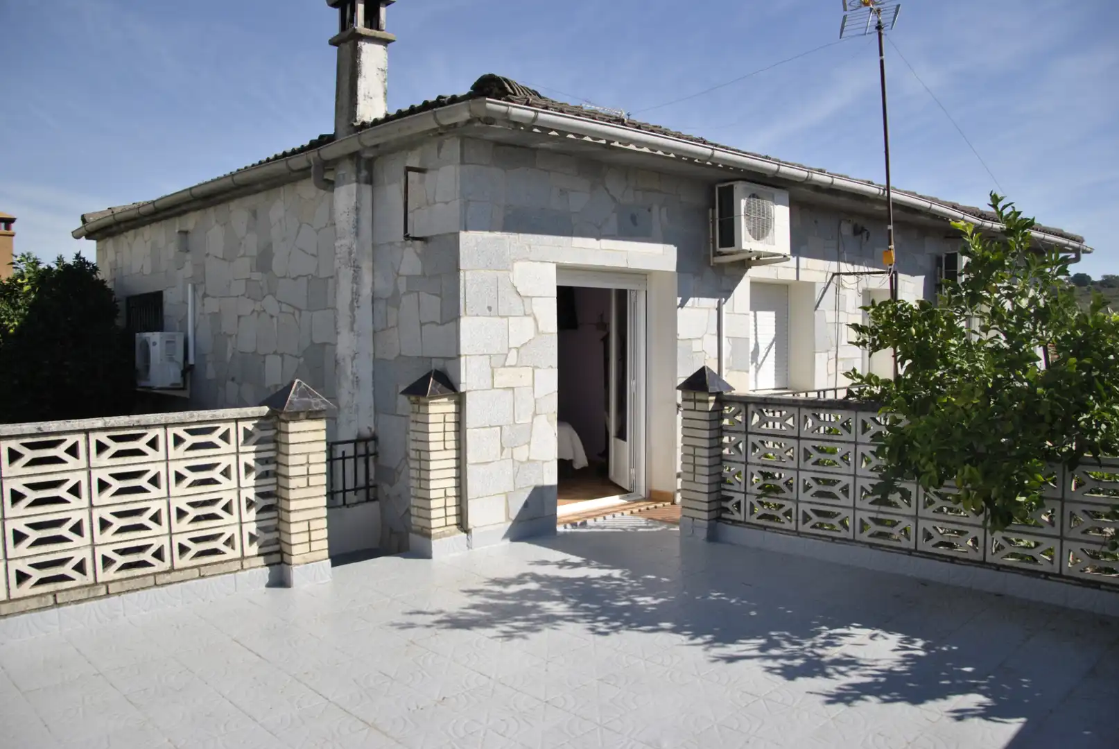 Exterior view of Houses for sale in Pozuelo de Zarzón  with Air Conditioner, Heating and Private garden