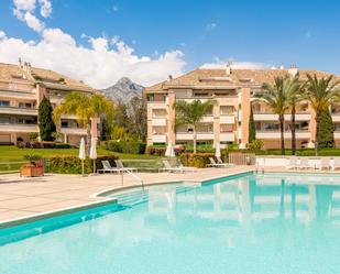 Vista exterior de Àtic en venda en Marbella amb Aire condicionat, Terrassa i Traster