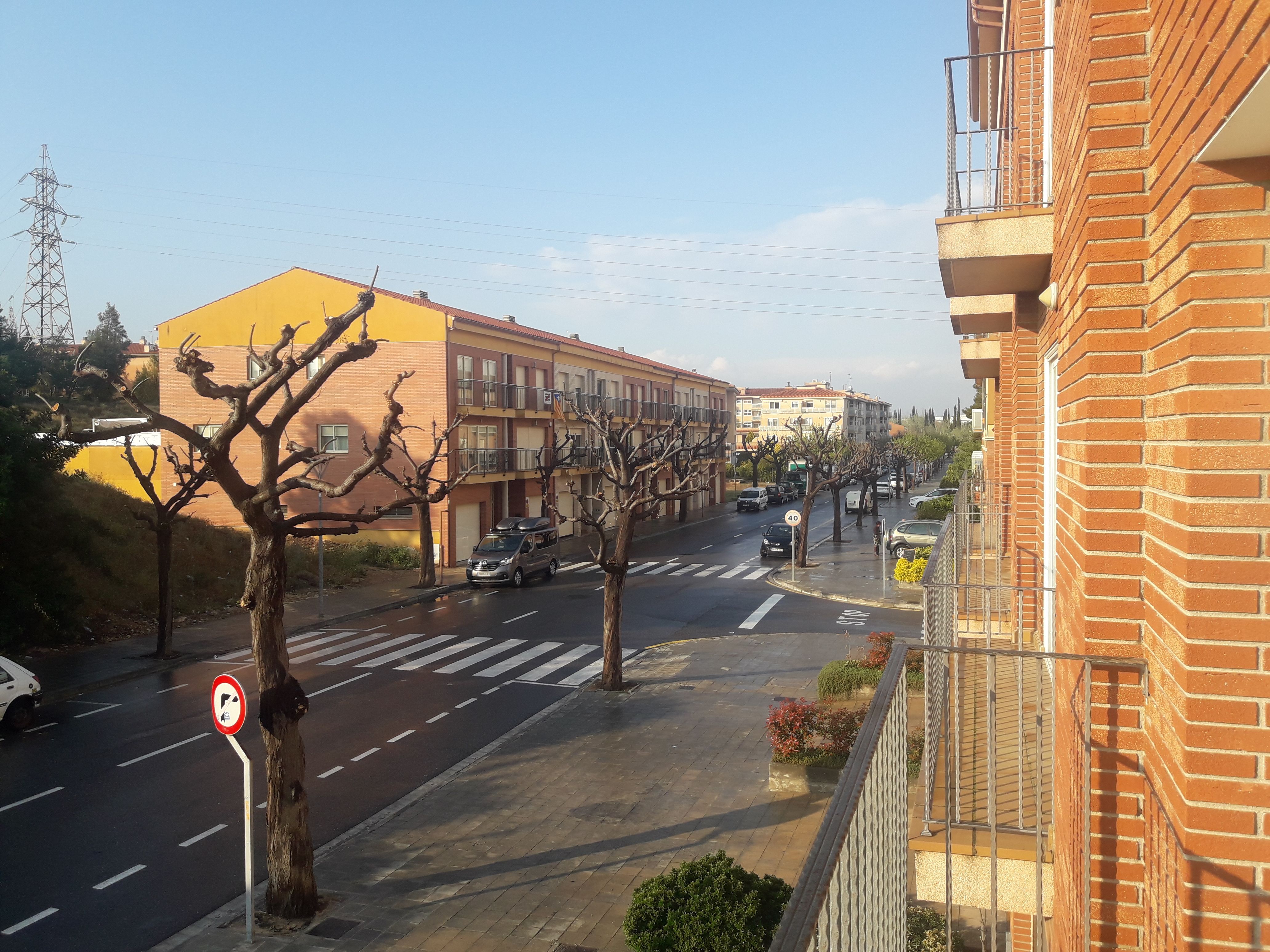 Vista exterior de Casa adosada en venda en Valls amb Aire condicionat, Calefacció i Jardí privat