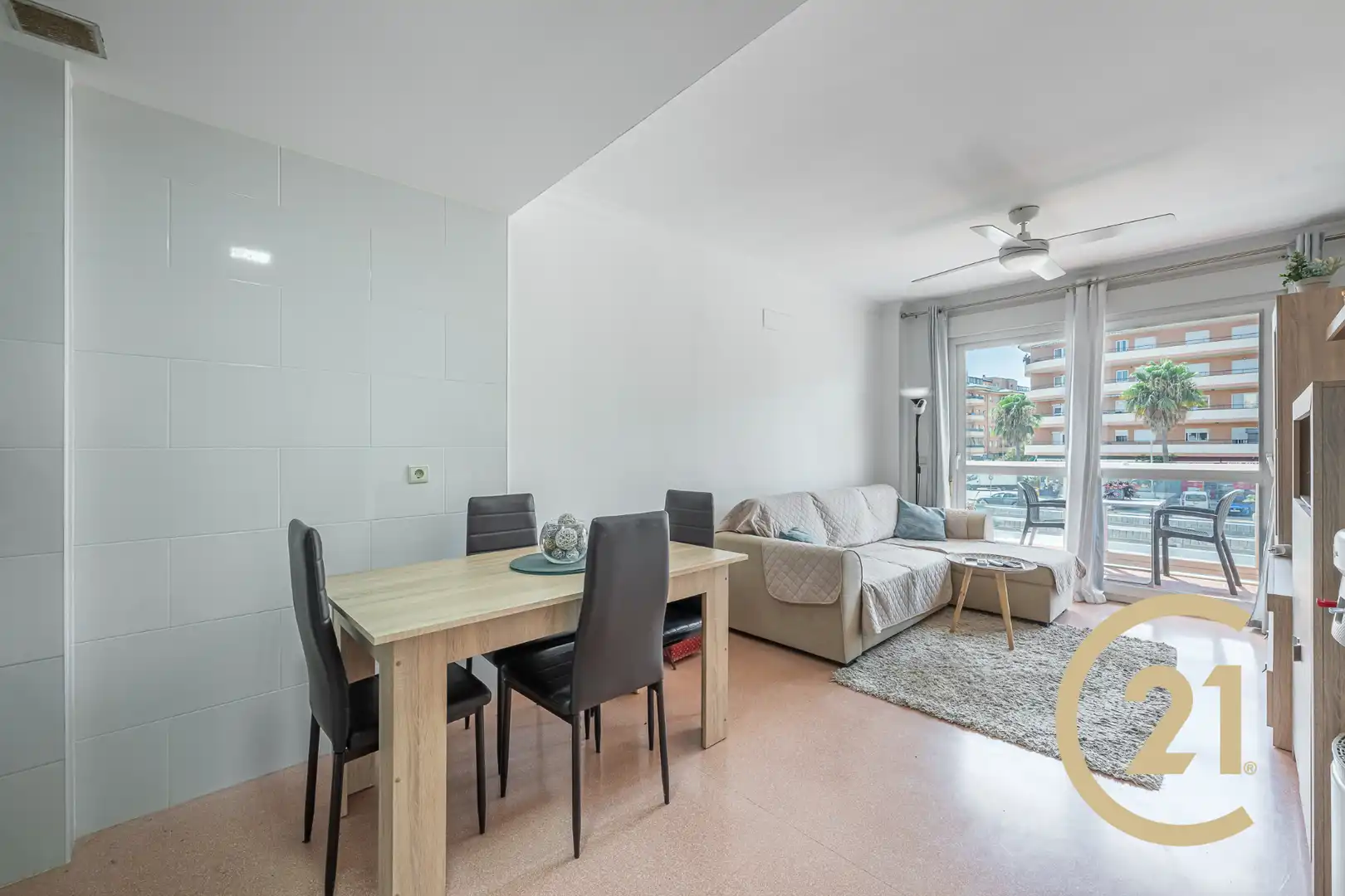 Sala d'estar de Pis en venda en Manilva amb Moblat, Forn i Rentadora