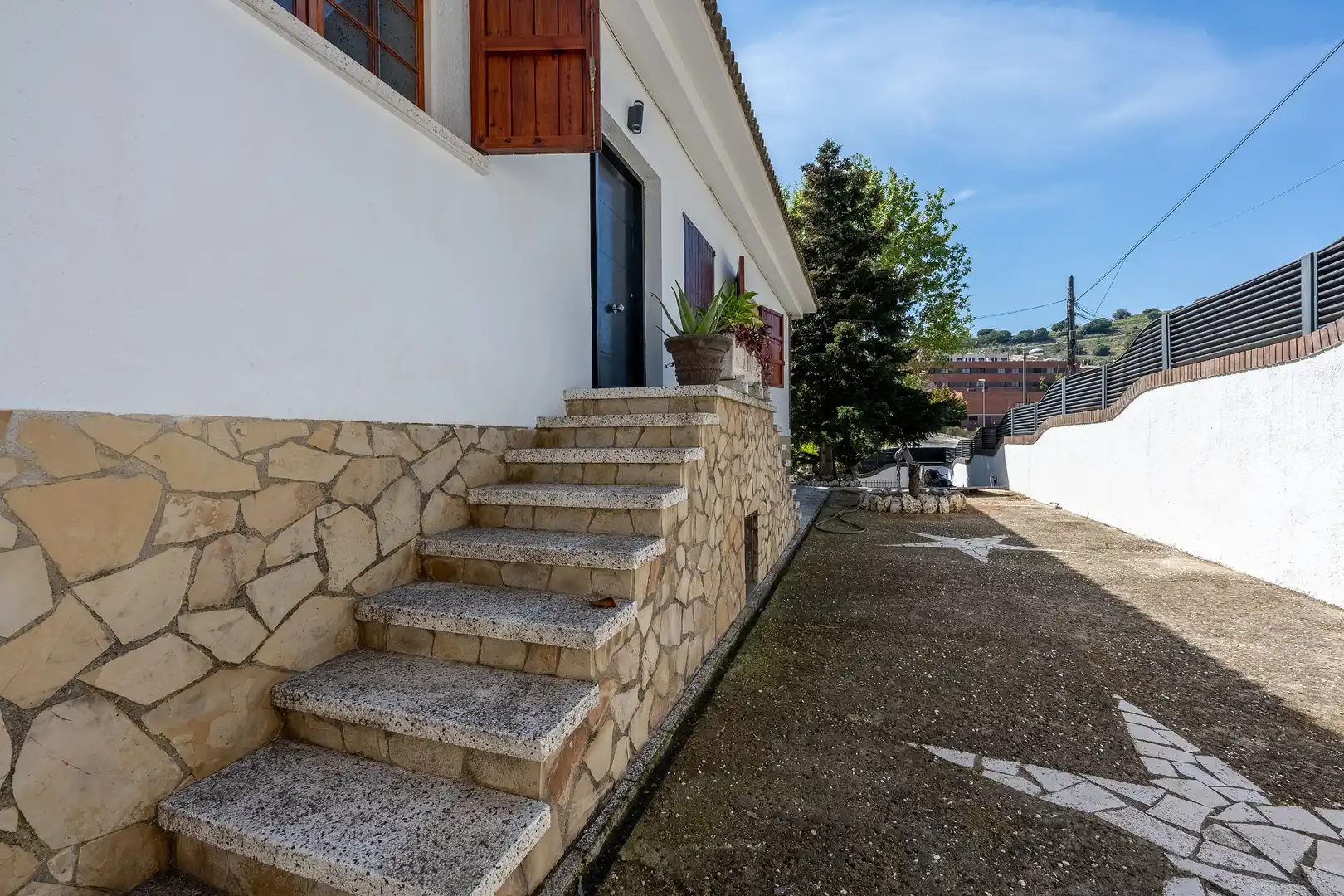 Vista exterior de Casa o xalet en venda en Tiana amb Aire condicionat, Calefacció i Jardí privat