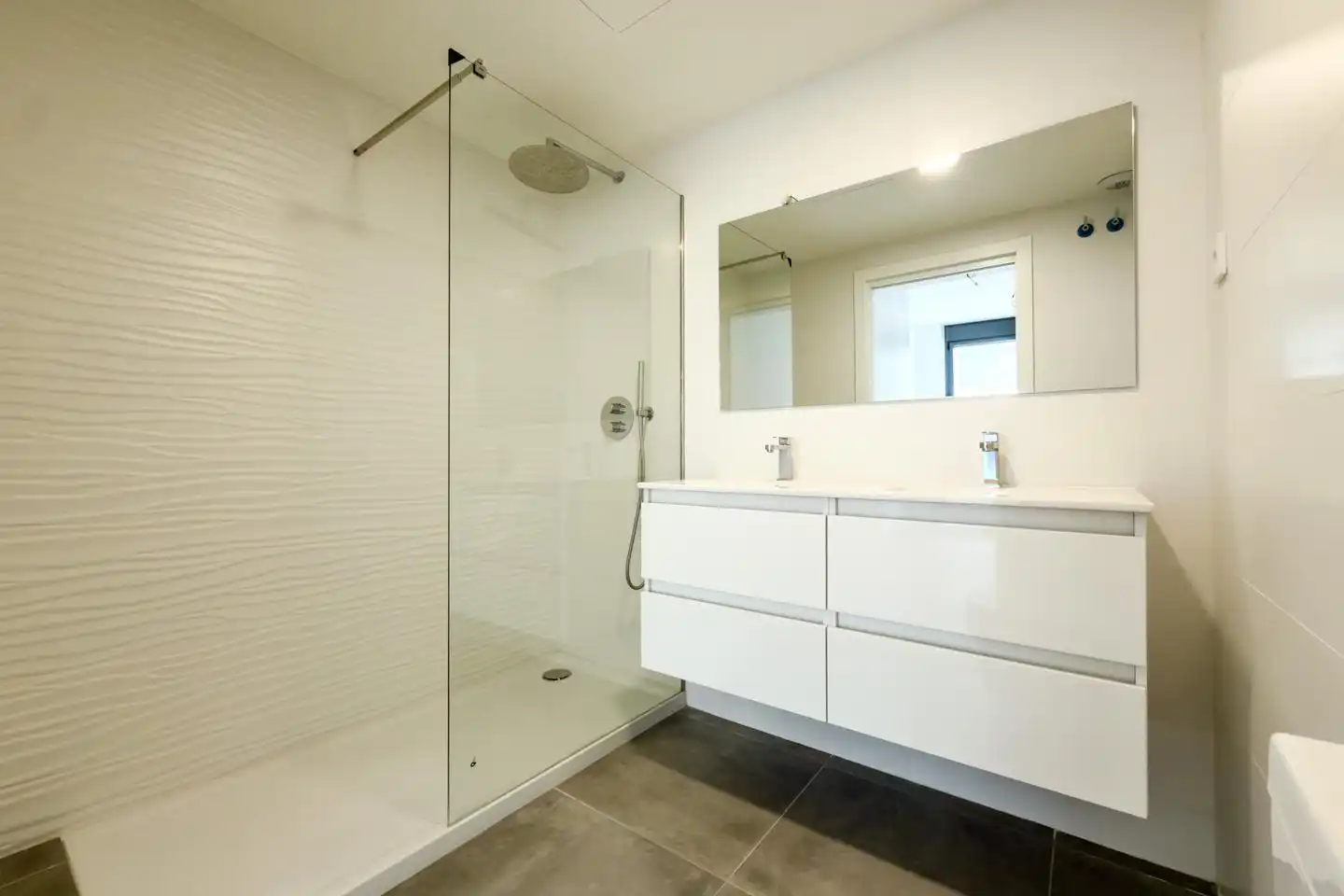 Bathroom of Flat for rent in Badalona  with Air Conditioner, Heating and Terrace
