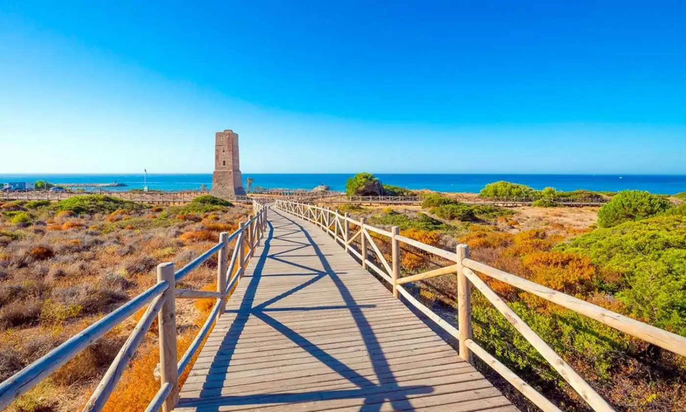 Außenansicht von Erdgeschoss zum Verkauf in Marbella mit Klimaanlage, Heizung und Privatgarten