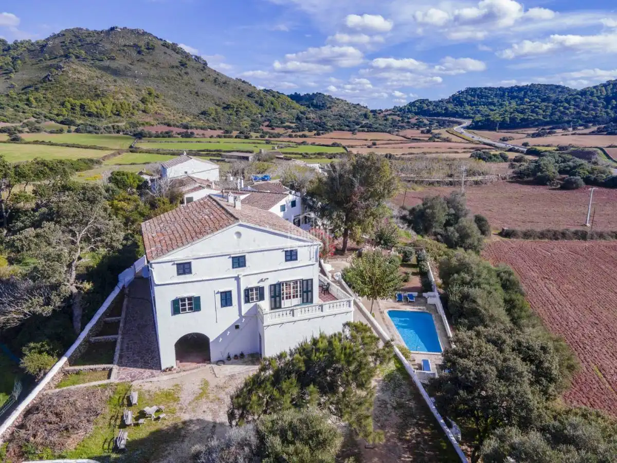 Casa rústica amb piscina en venda a Ferreries poble