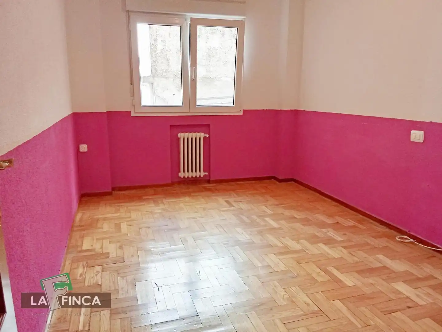 Bedroom of Flat for sale in Gijón   with Heating, Parquet flooring and Furnished