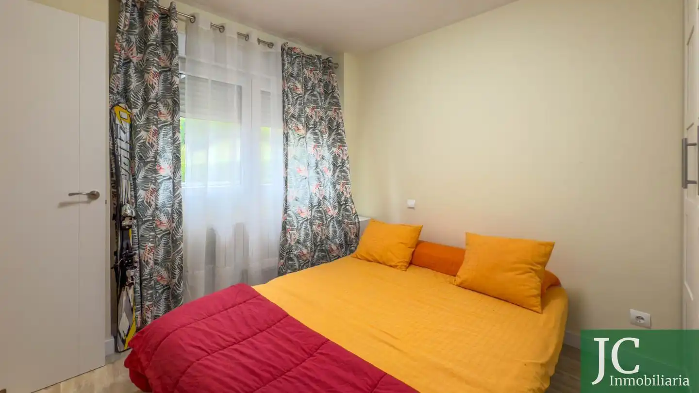 Schlafzimmer von Wohnung zur Miete in Santander mit Heizung, Terrasse und Möbliert