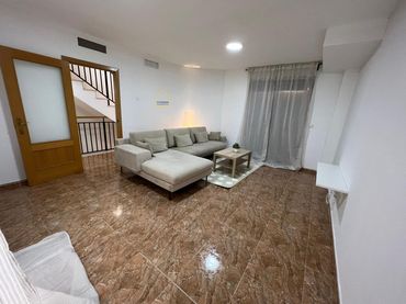 Maison mitoyenne avec balcon à vendre à Puerto Lumbreras