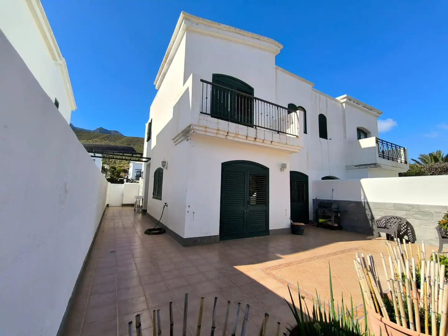 Vista exterior de Casa o xalet en venda en Agaete amb Jardí privat, Terrassa i Moblat