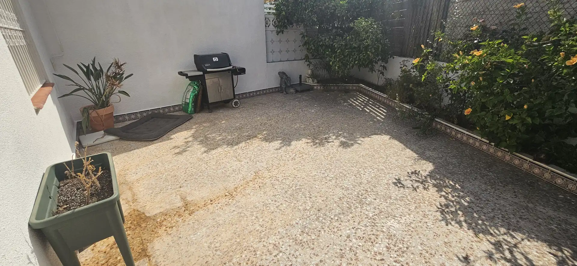 Terrasse von Einfamilien-Reihenhaus zum Verkauf in L'Alfàs del Pi mit Abstellraum, Schwimmbad und Möbliert