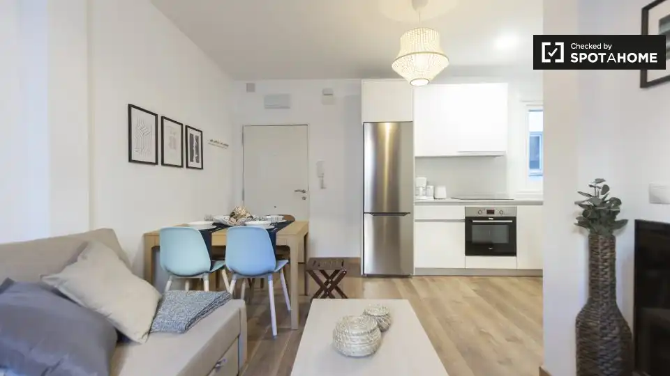 Living room of Flat for rent in Madrid  with Air Conditioner, Heating and Furnished