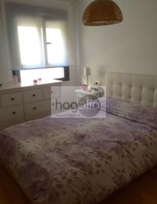 Dormitori de Apartament de lloguer en  Sevilla Capital amb Aire condicionat i Moblat
