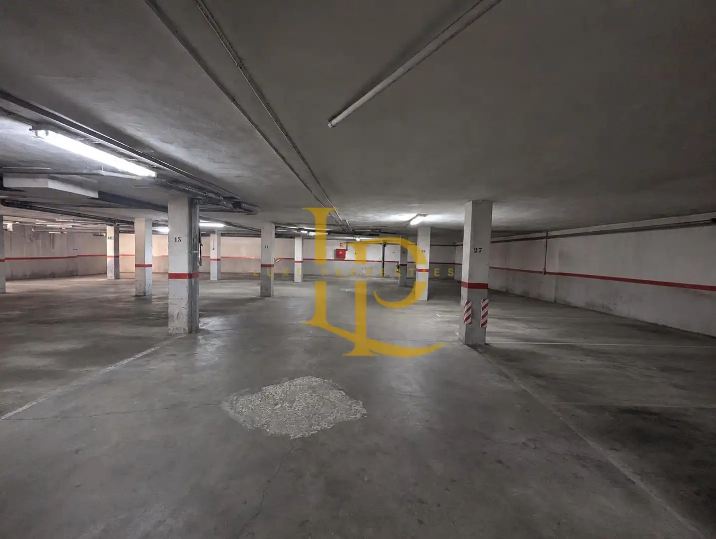 Parking de Piso en venta en San Lorenzo de El Escorial con Calefacción, Jardín privado y Horno