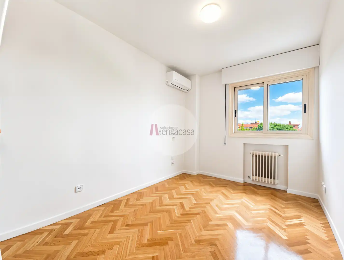 Bedroom of Attic for rent in Pozuelo de Alarcón  with Air Conditioner, Heating and Parquet flooring
