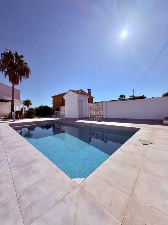 Piscina de Casa o xalet en venda en Vélez-Málaga amb Aire condicionat, Calefacció i Jardí privat