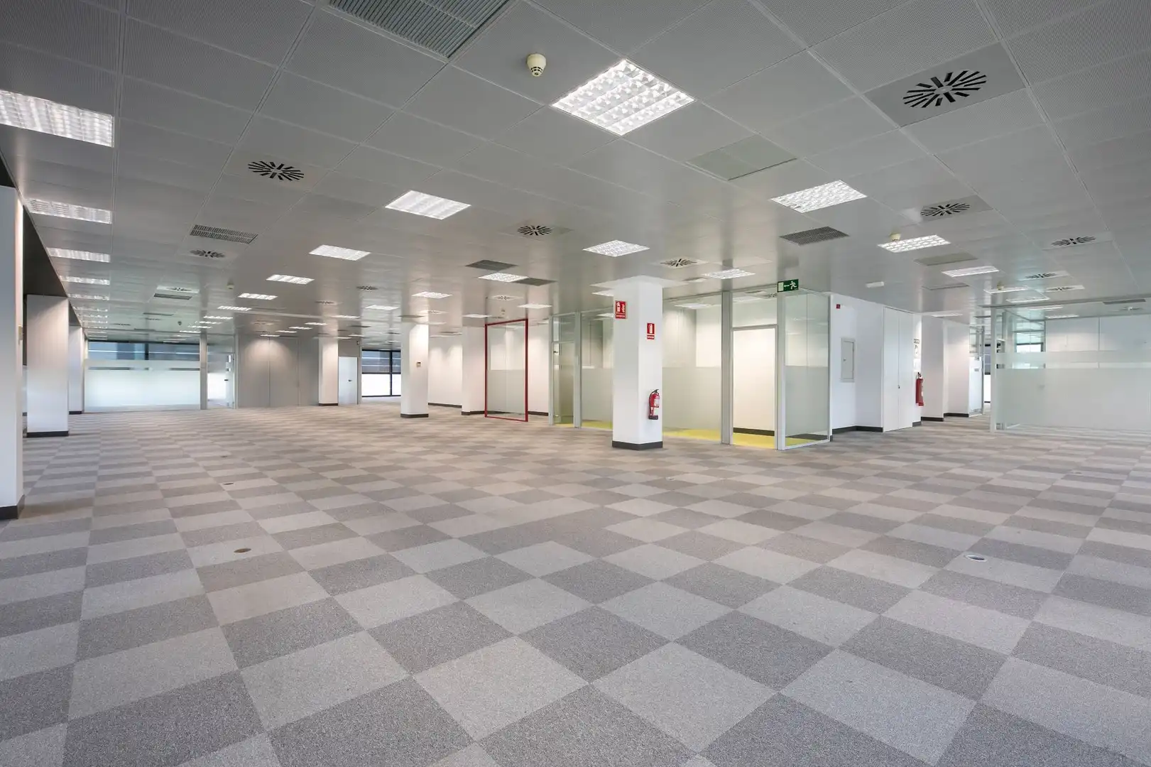 Office for rent in L'Hospitalet de Llobregat  with Air Conditioner and Heating