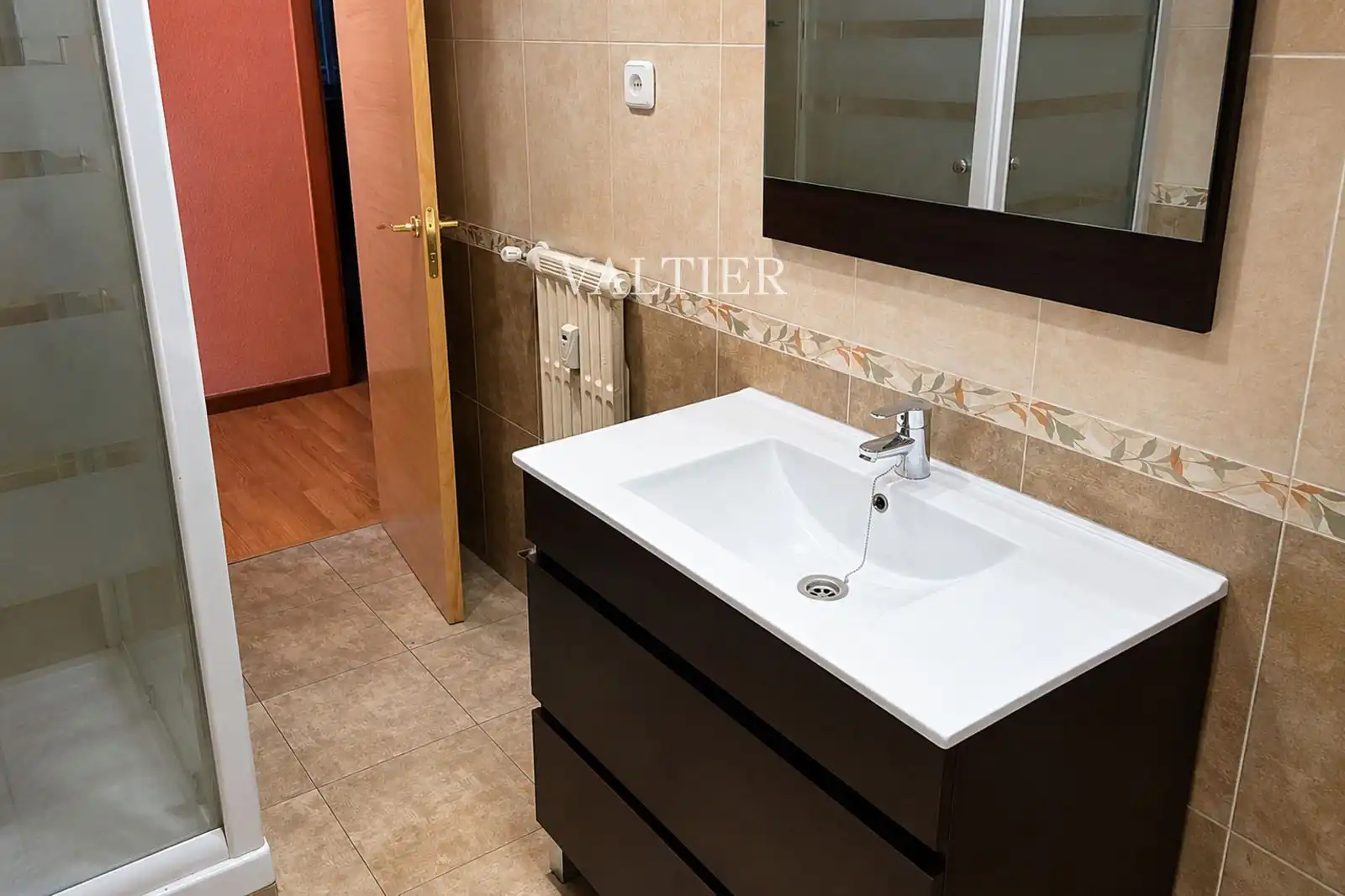 Baño de Piso de alquiler en Madrid con Terraza, Trastero y Amueblado