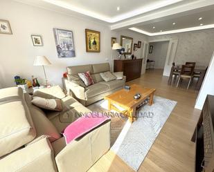 Sala d'estar de Pis en venda en Burgos Capital amb Calefacció