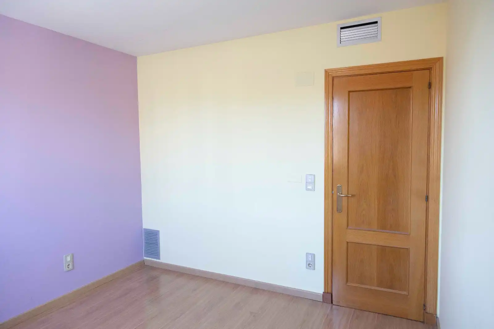 Dormitori de Casa adosada en venda en Zaragoza amb Aire condicionat, Calefacció i Jardí privat