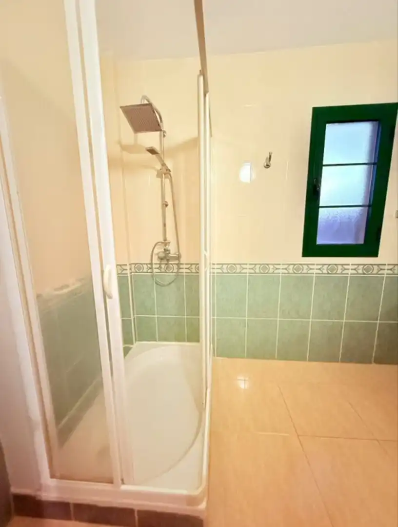 Baño de Casa adosada de alquiler en Tuineje con Jardín privado, Terraza y Amueblado