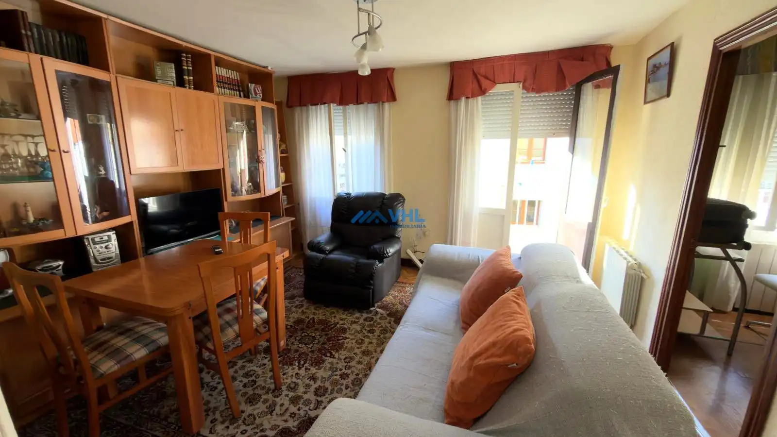 Sala de estar de Piso en venta en Castro-Urdiales con Calefacción, Trastero y Amueblado