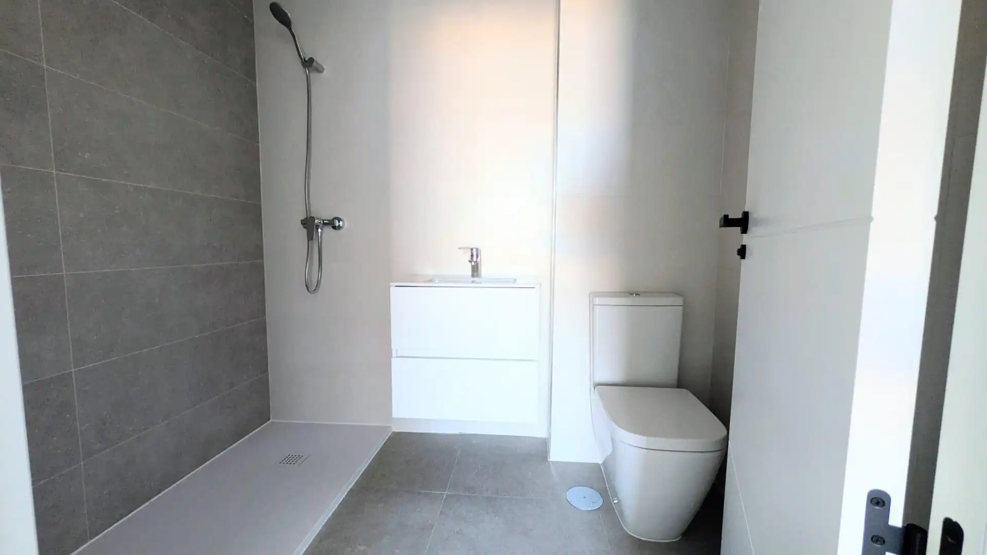 Baño de Ático de alquiler en Fuengirola con Aire acondicionado, Calefacción y Terraza