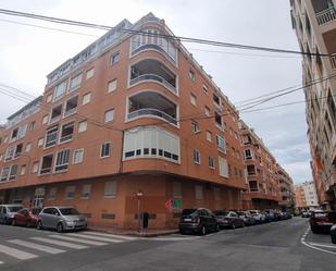 Vista exterior de Apartament en venda en Torrevieja amb Aire condicionat, Terrassa i Balcó