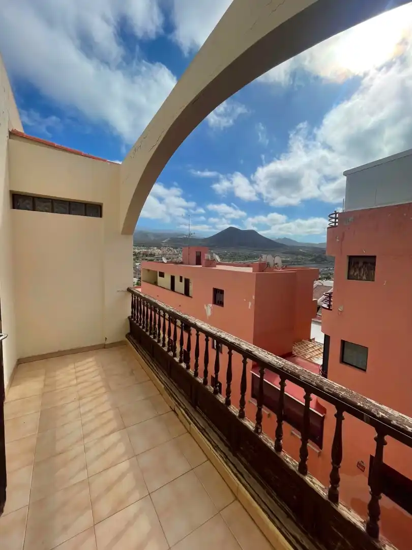 Vista exterior de Dúplex en venta en Arona con Terraza, Amueblado y Horno
