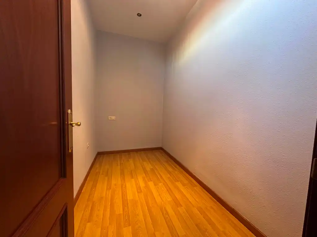 Piso en venta en Gijón  con Parquet, Trastero y Amueblado