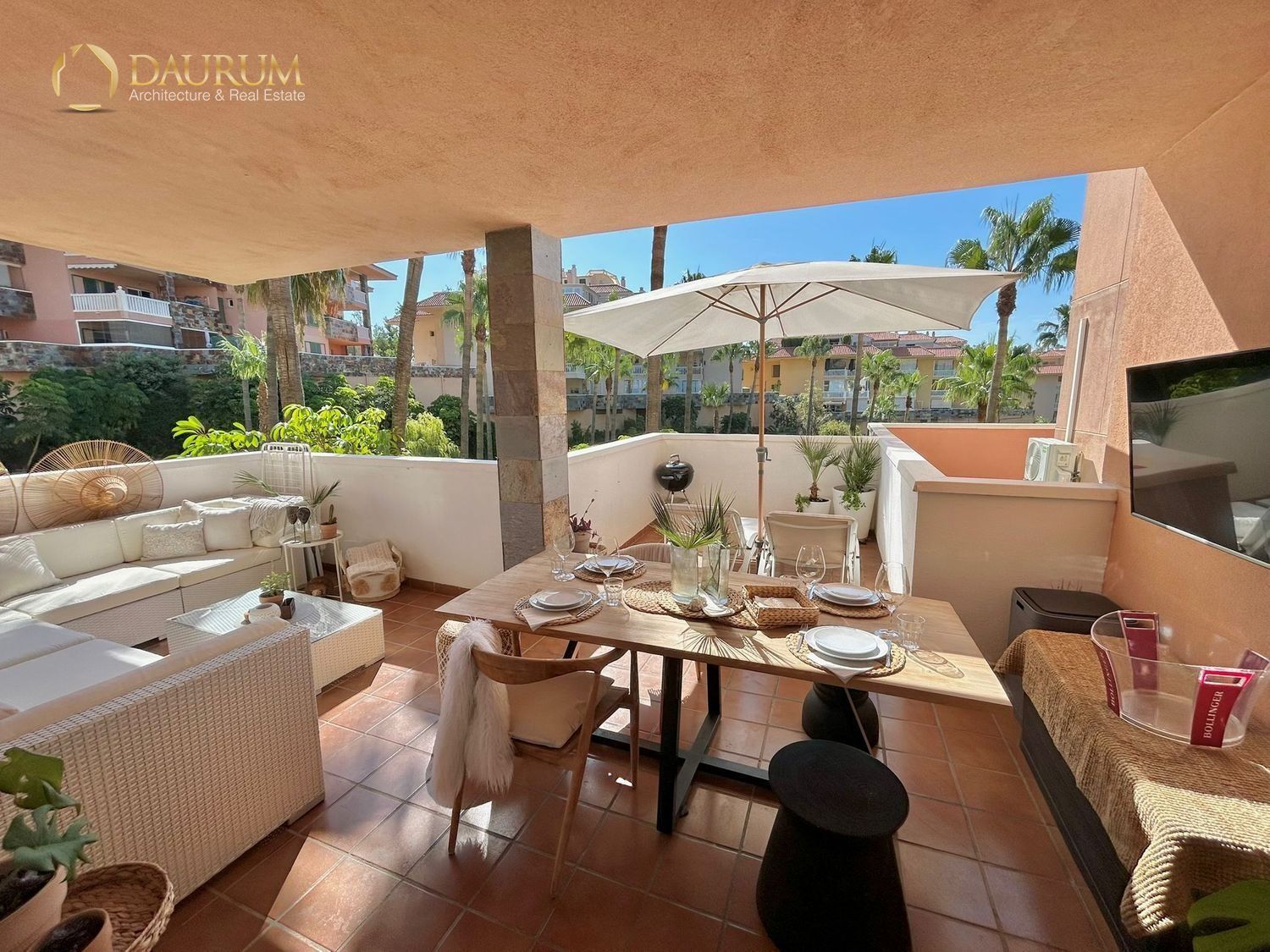 Vista exterior de Pis en venda en Fuengirola amb Aire condicionat, Jardí privat i Piscina