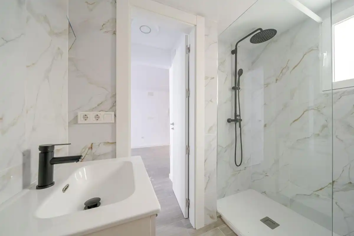 Baño de Piso en venta en Torrevieja con Calefacción, Terraza y Balcón