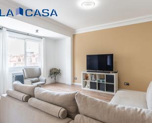 Living room of Flat for sale in  Madrid Capital  with Heating and Terrace