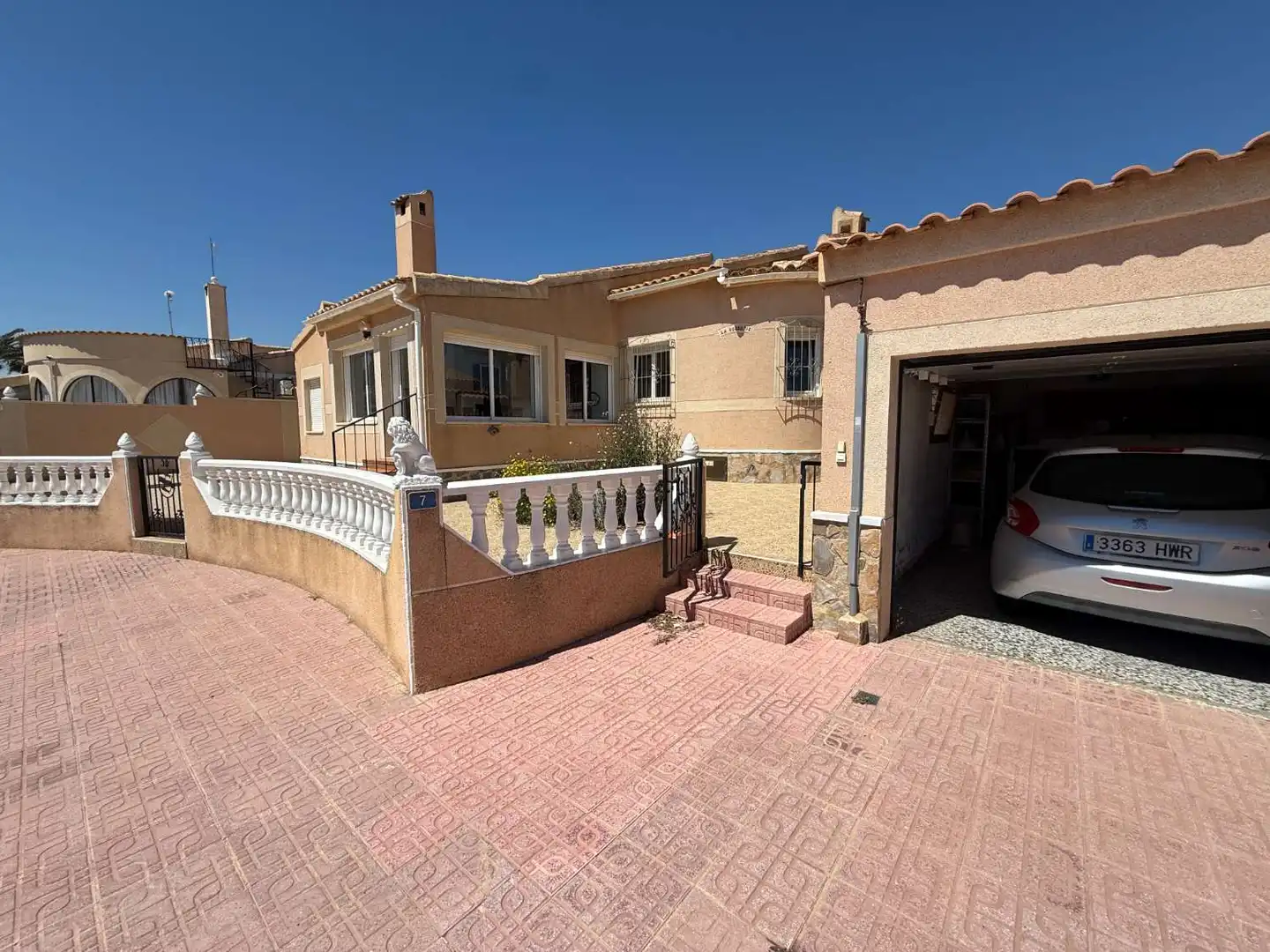 Vista exterior de Casa o xalet en venda en Orihuela amb Aire condicionat, Calefacció i Moblat