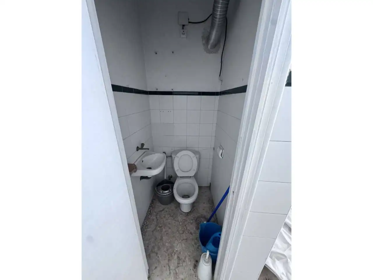 Baño de Local de alquiler en Morón de la Frontera con Aire acondicionado