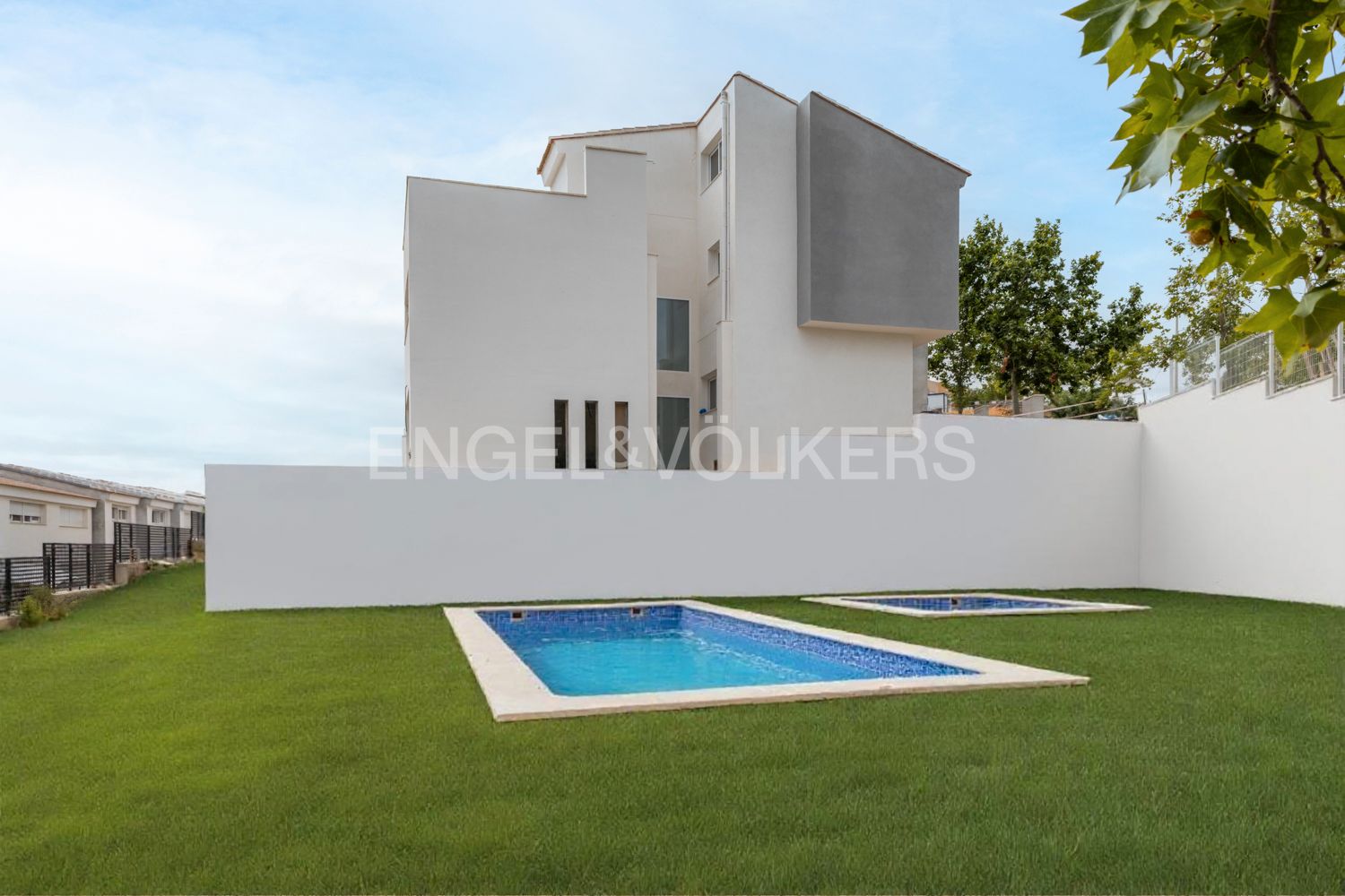 Exterior view of House or chalet for sale in Benaguasil  with Heating, Storage room and Swimming Pool