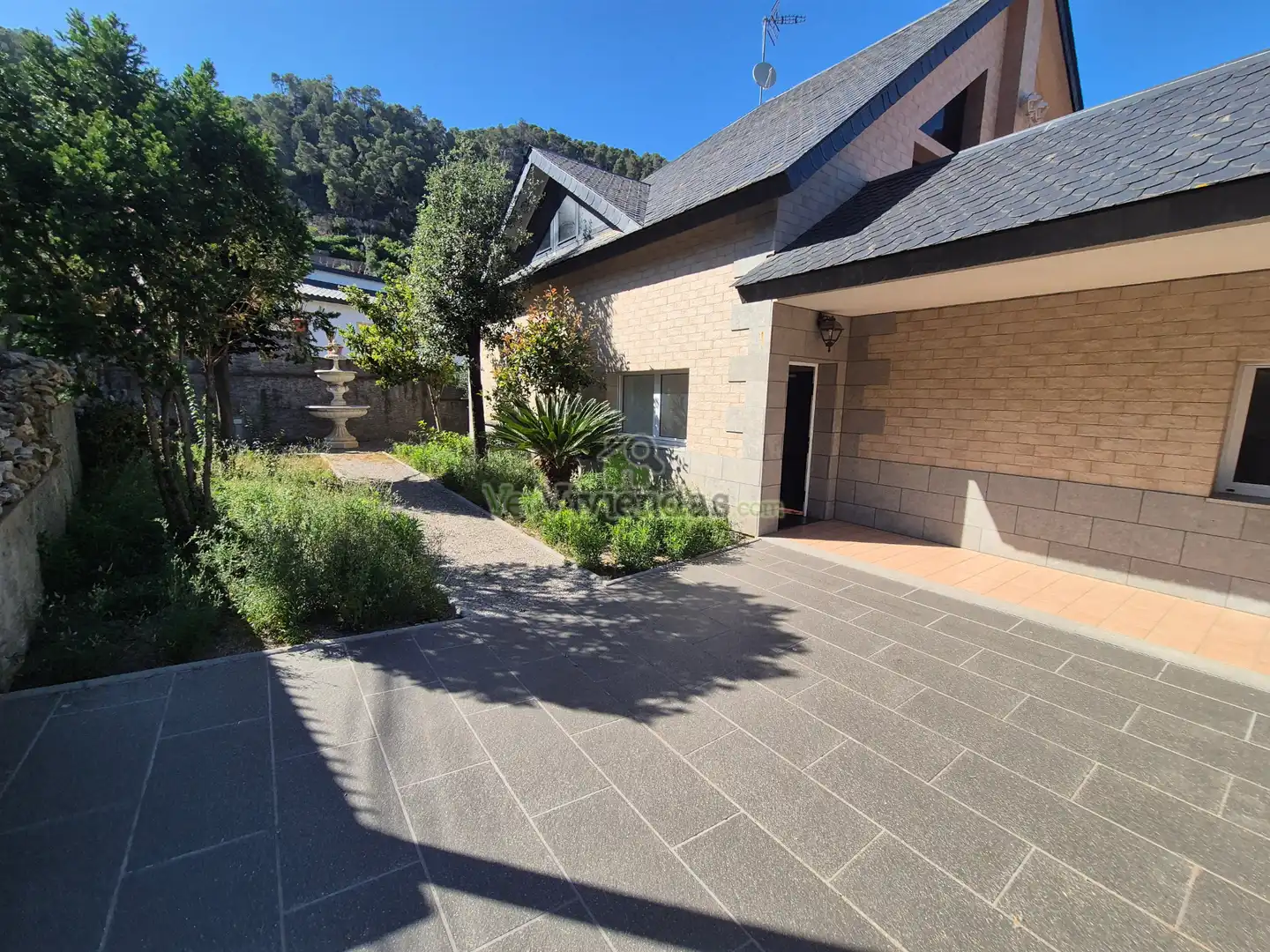 Vista exterior de Casa o chalet en venta en Vallirana con Aire acondicionado, Calefacción y Jardín privado