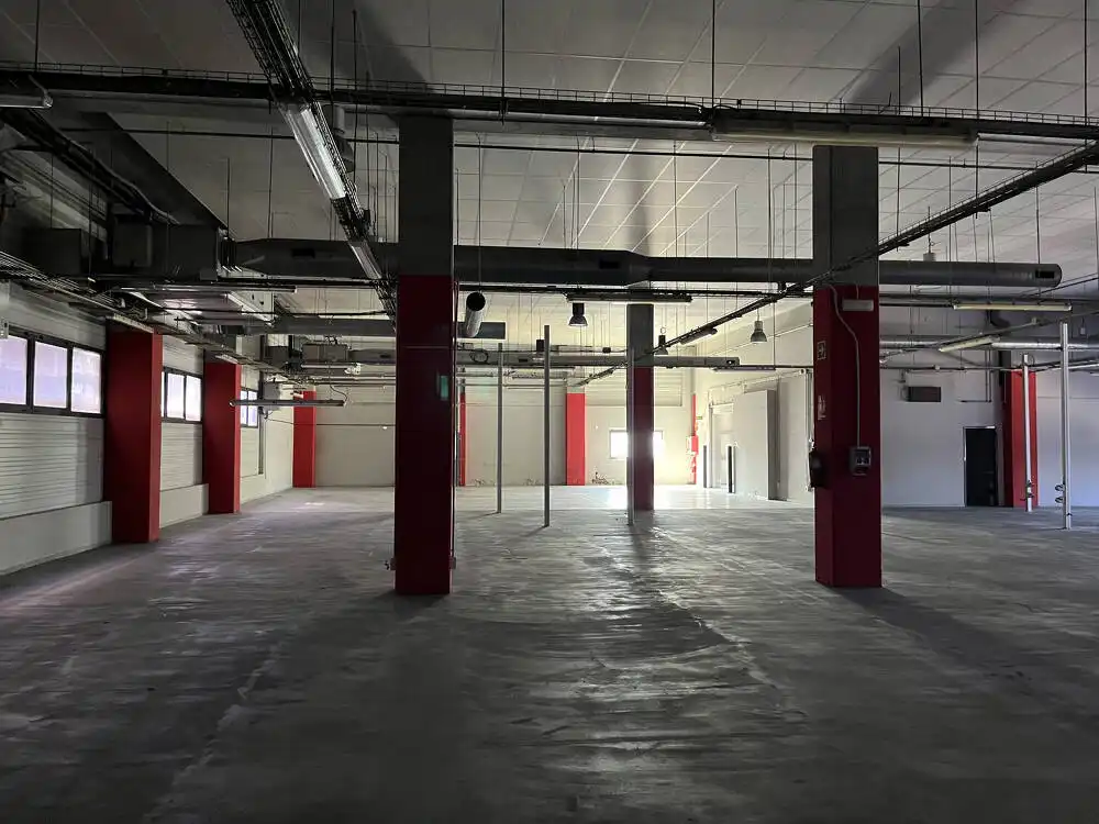 Industrial buildings for rent in Granvia LH
