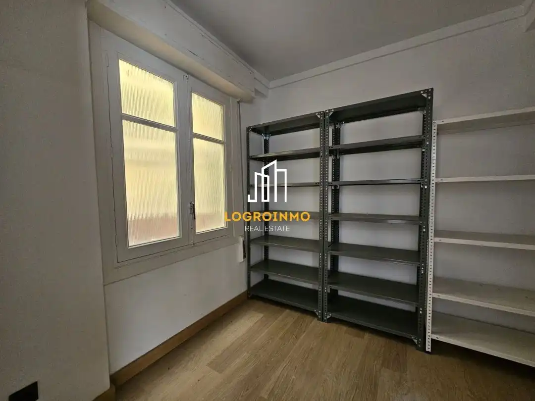 Flat for sale in  Logroño  with Air Conditioner, Heating and Storage room