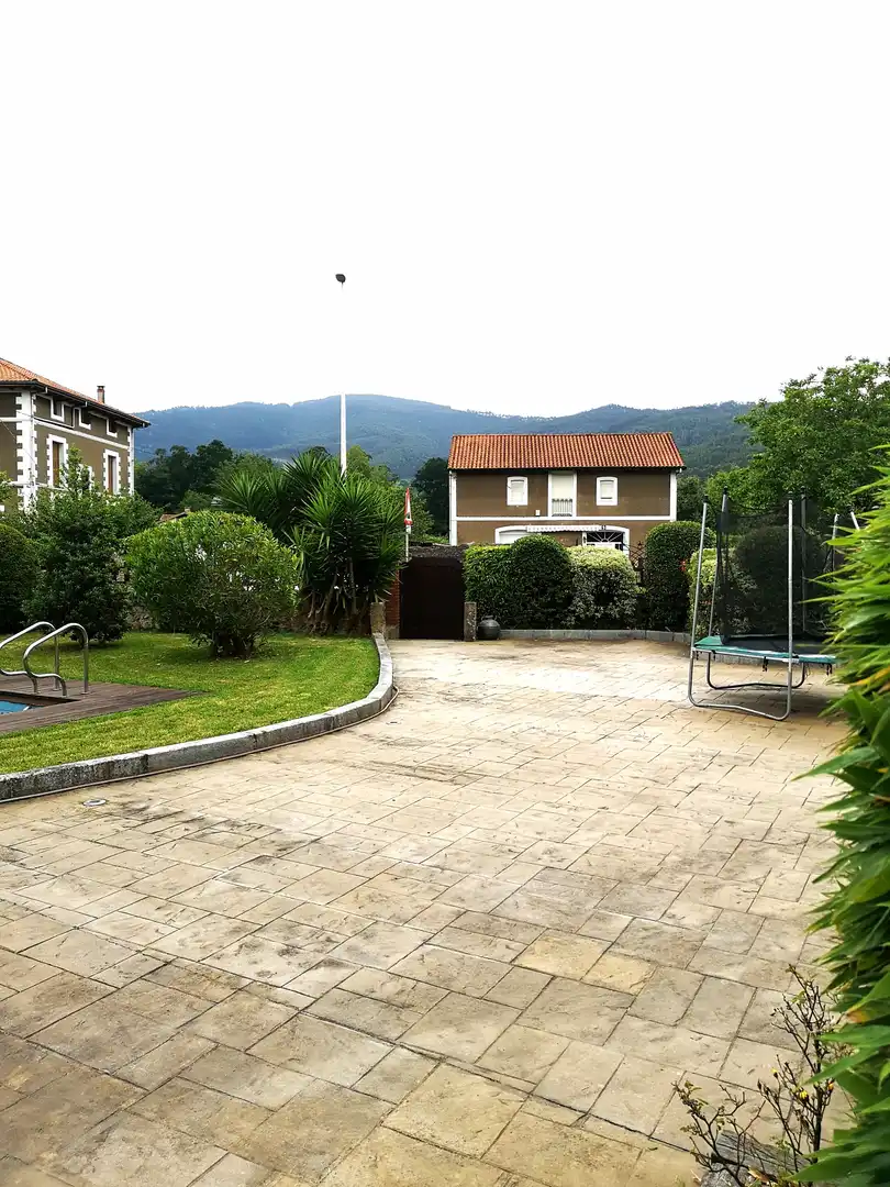 Vista exterior de Casa o xalet en venda en Guriezo amb Calefacció, Jardí privat i Terrassa