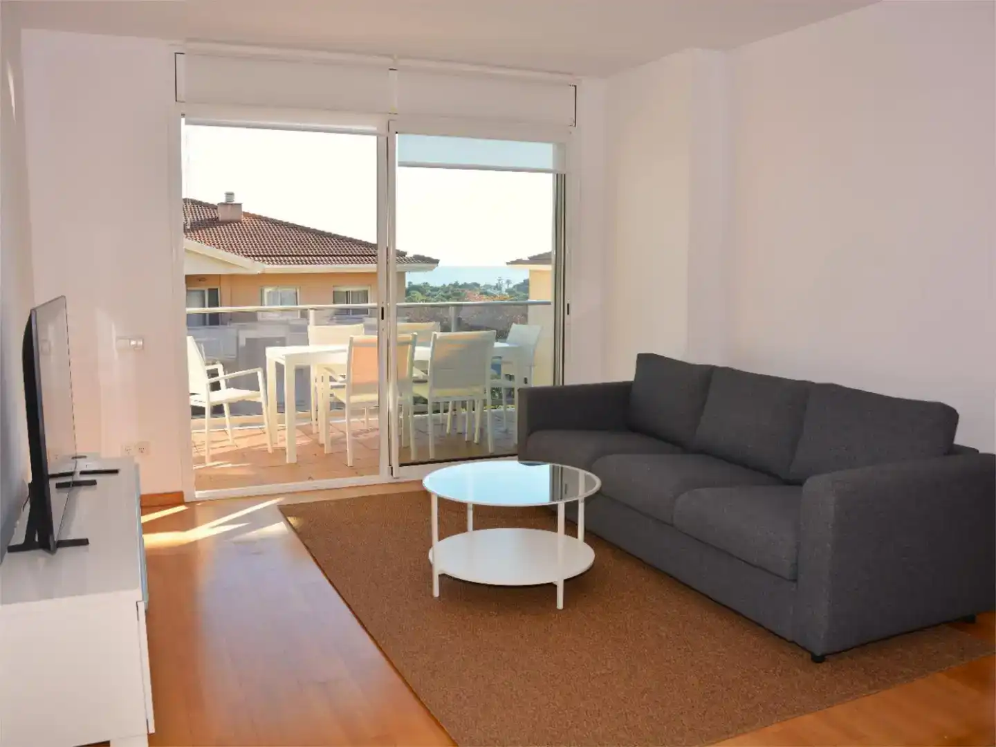 Wohnzimmer von Wohnung zur Miete in Sitges mit Klimaanlage, Schwimmbad und Balkon