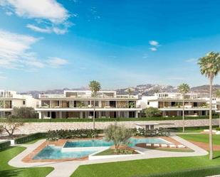 Vista exterior de Àtic en venda en Marbella amb Aire condicionat, Calefacció i Jardí privat