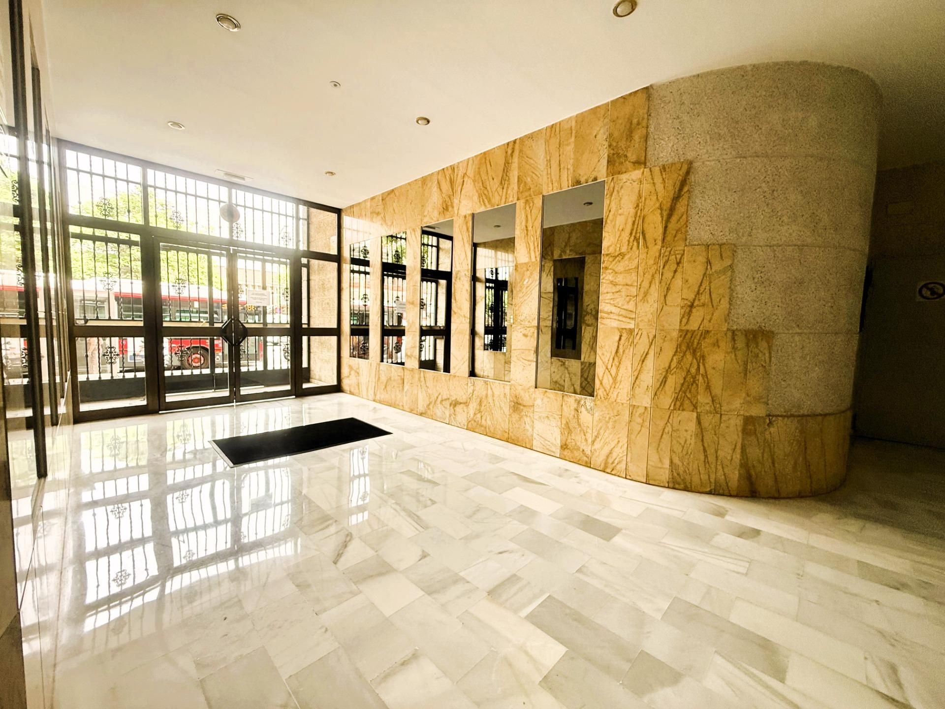 Piso en venta en Avenida de Andalucía, Barrio del Nervión, Nervión