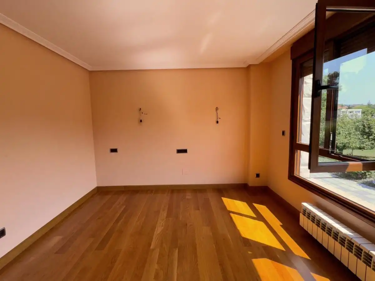 Menjador de Casa o xalet en venda en Siero amb Calefacció, Jardí privat i Terrassa