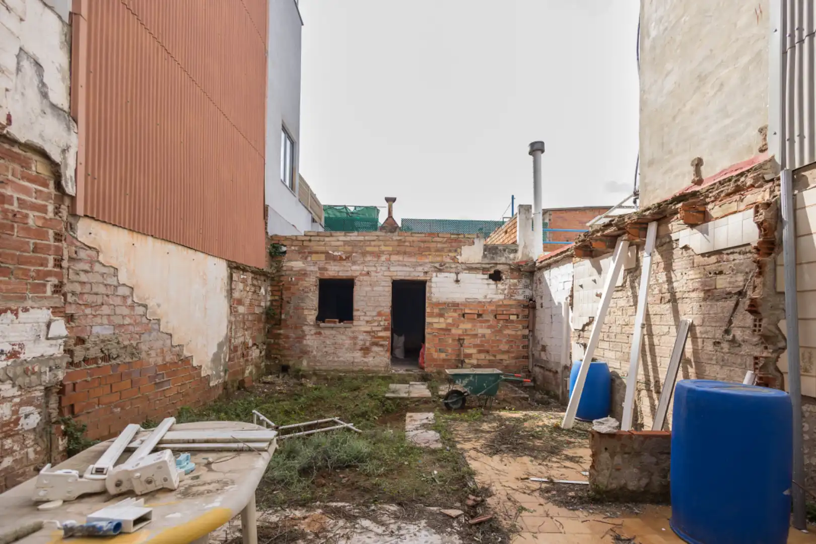 Vista exterior de Casa adosada en venta en Gavà con Jardín privado y Piscina