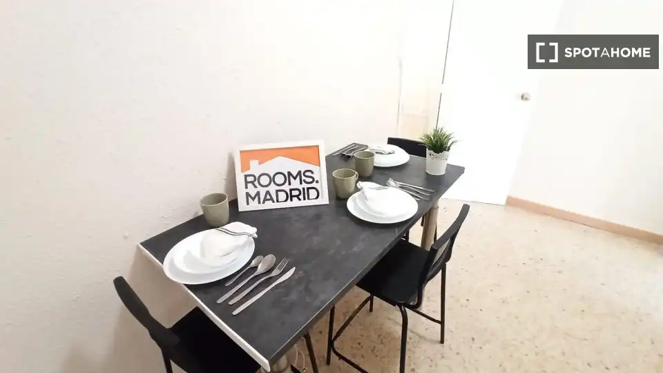 Room in Tres Olivos - Valverde