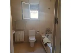 Bany de Casa o xalet en venda en Baza amb Calefacció, Jardí privat i Terrassa