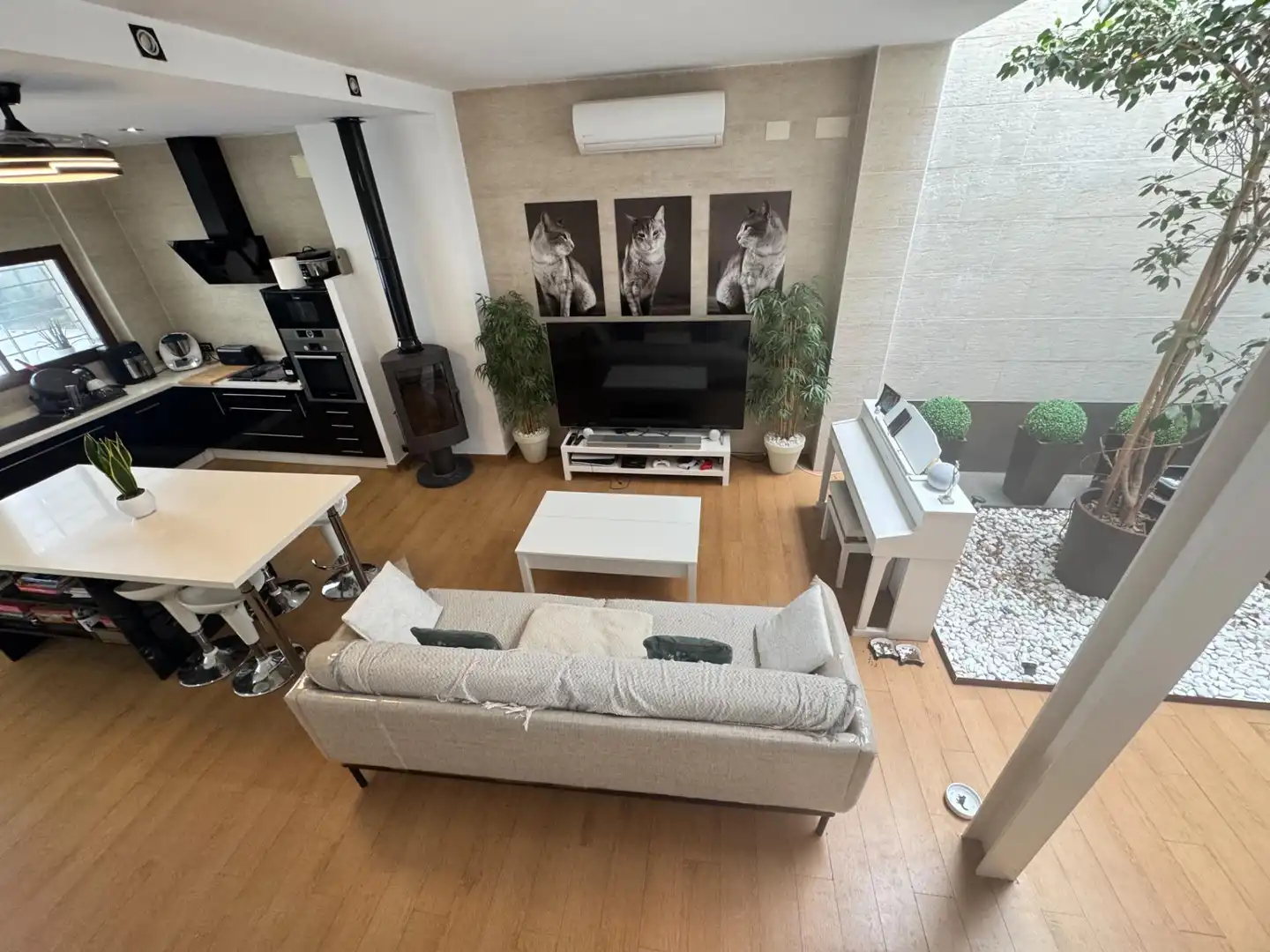 Sala d'estar de Casa o xalet en venda en Dos Hermanas amb Aire condicionat, Jardí privat i Terrassa