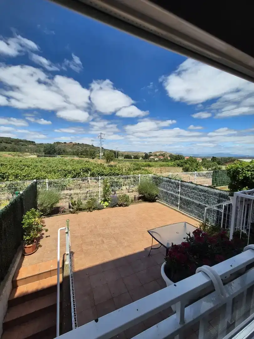 Terrassa de Pis en venda en Medrano amb Jardí privat, Traster i Moblat