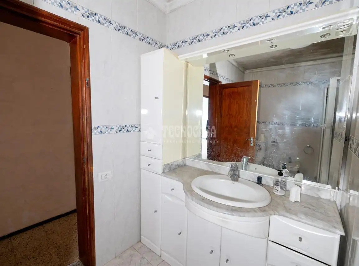 Baño de Piso en venta en Telde con Aire acondicionado