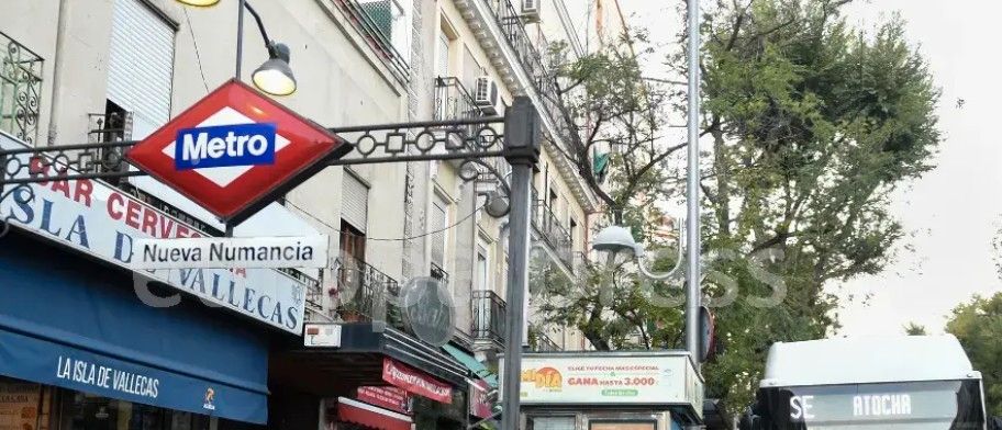 Vista exterior de Piso en venta en  Madrid Capital