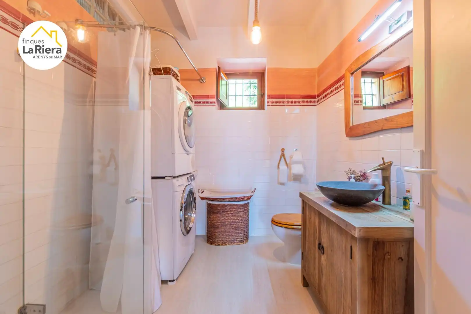 Bathroom of Houses for sale in Arenys de Munt  with Air Conditioner, Heating and Private garden